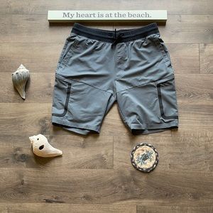 Men’s Under Armour cargo shorts